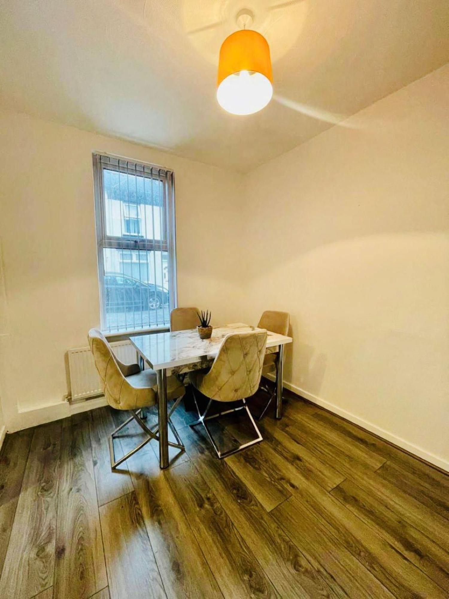 2 Bedroom House Close To Liverpool Stadia With Free Parking Exterior photo
