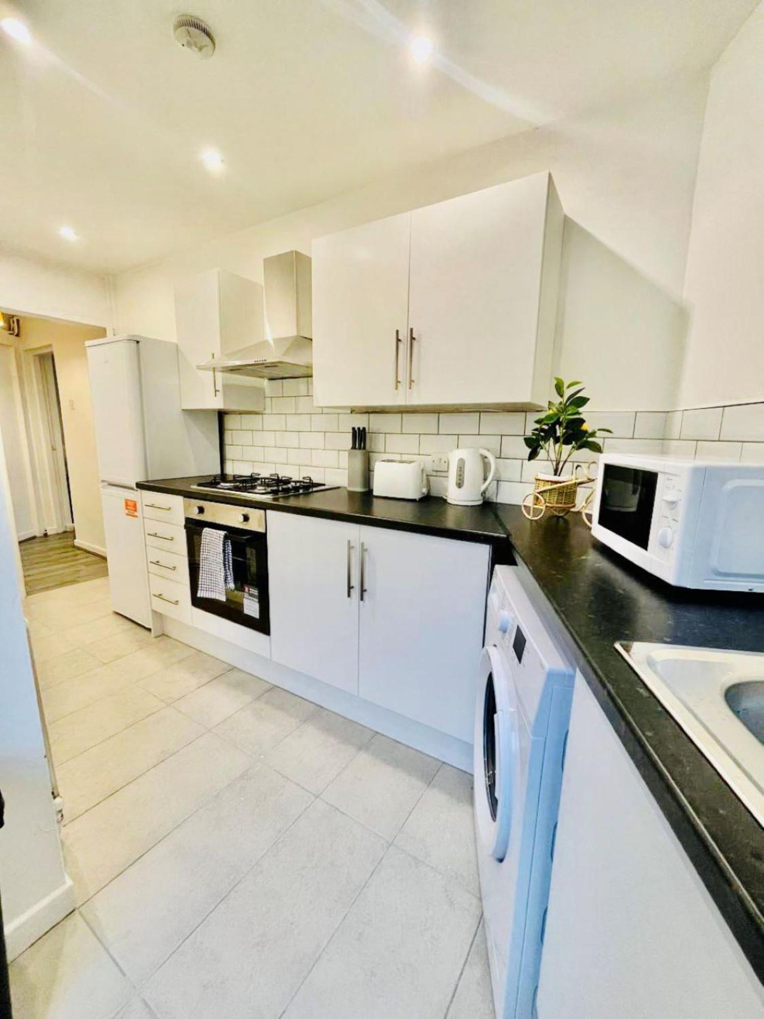 2 Bedroom House Close To Liverpool Stadia With Free Parking Exterior photo