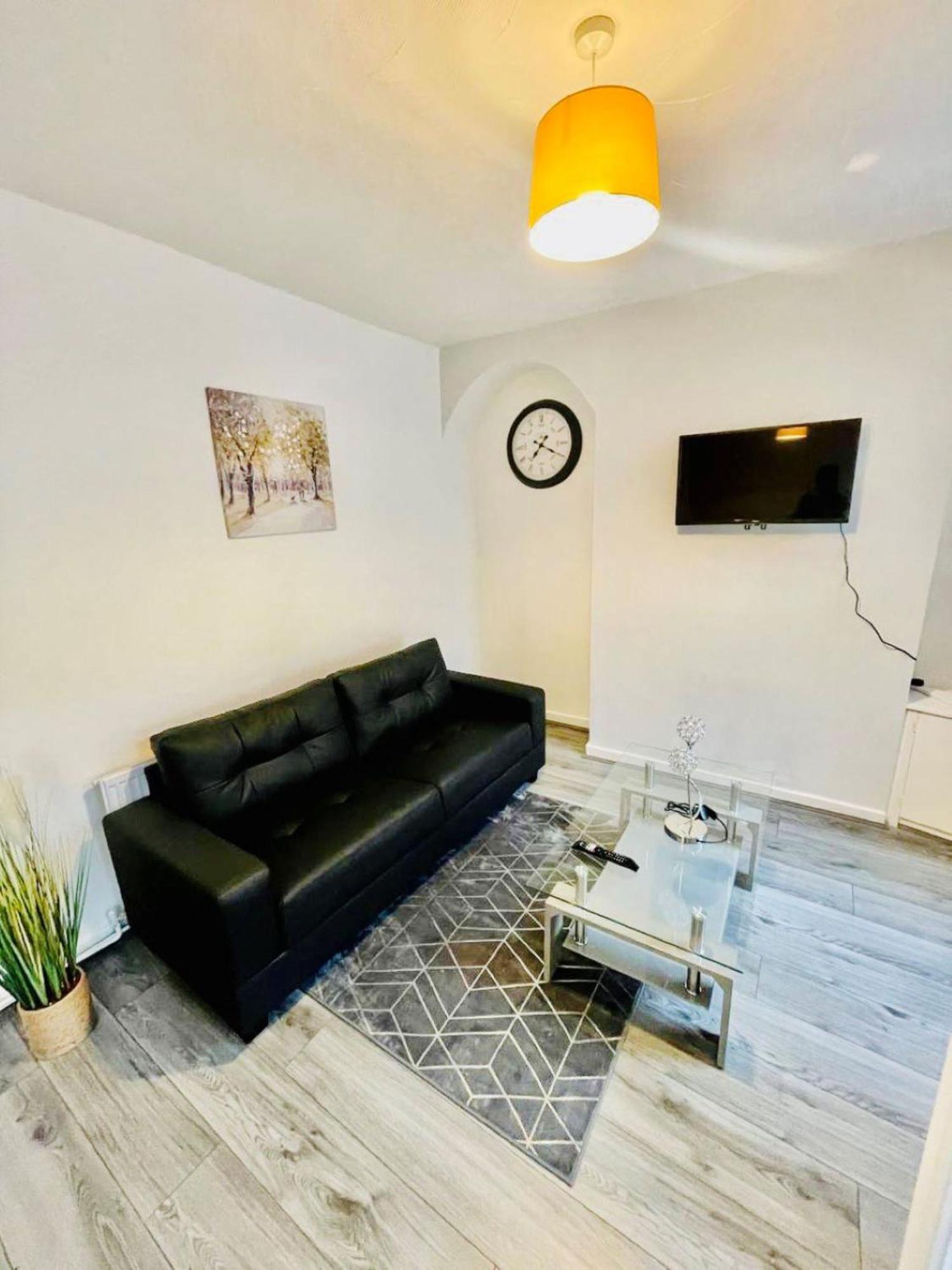 2 Bedroom House Close To Liverpool Stadia With Free Parking Exterior photo